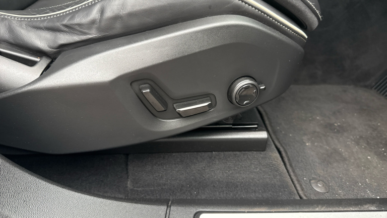 Volvo XC60 2.0 B4D Plus Dark 5dr AWD Geartronic Diesel Estate